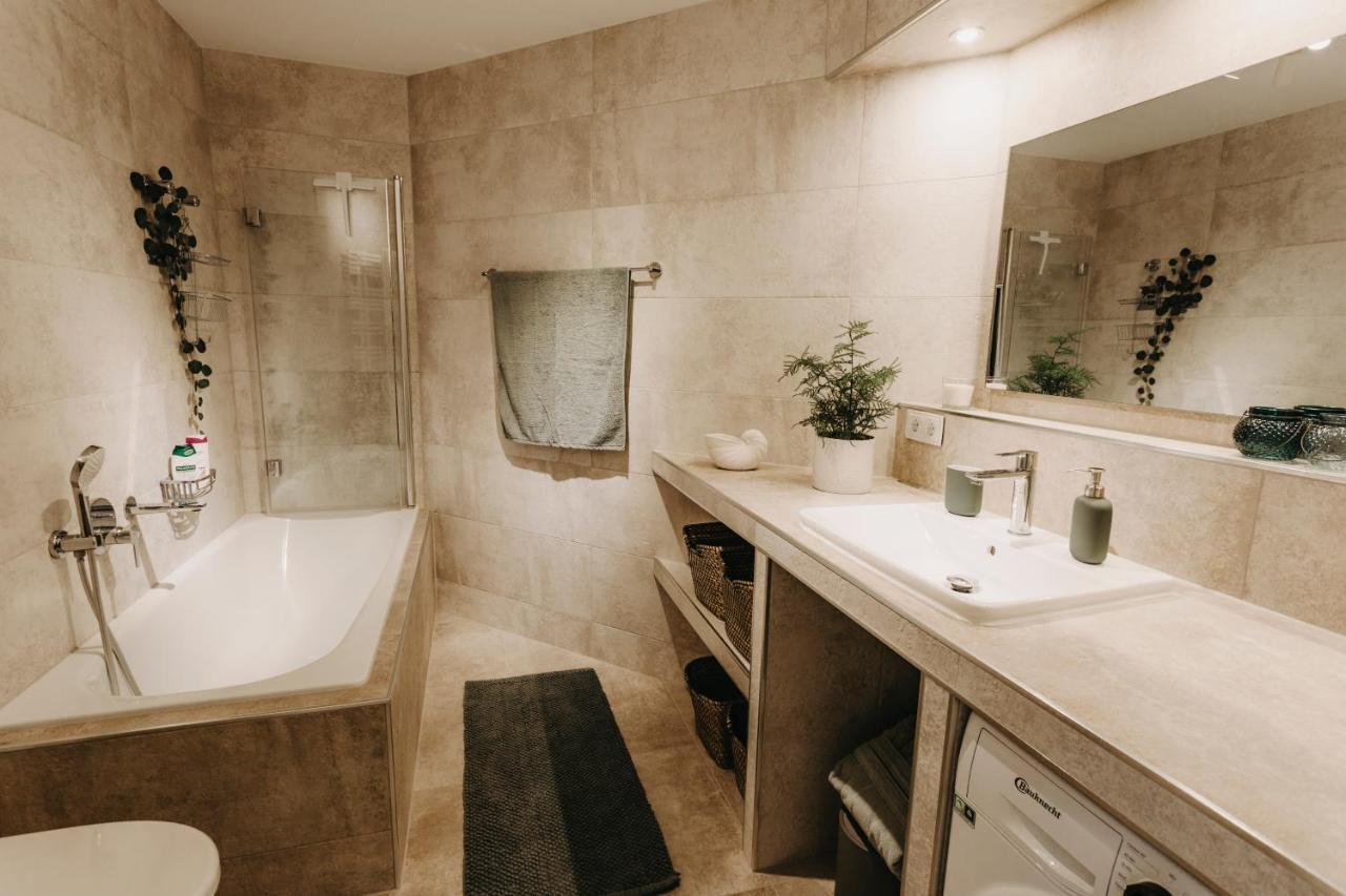 Traber Apartments Im Herzen Leipzigs Balkon Parkplatz Ngoại thất bức ảnh